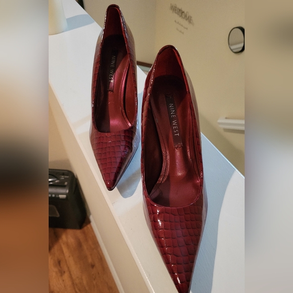 NWOT! NINE WEST PATENT LEATHER POINTY TOE HEELS 👠 - Picture 5 of 6